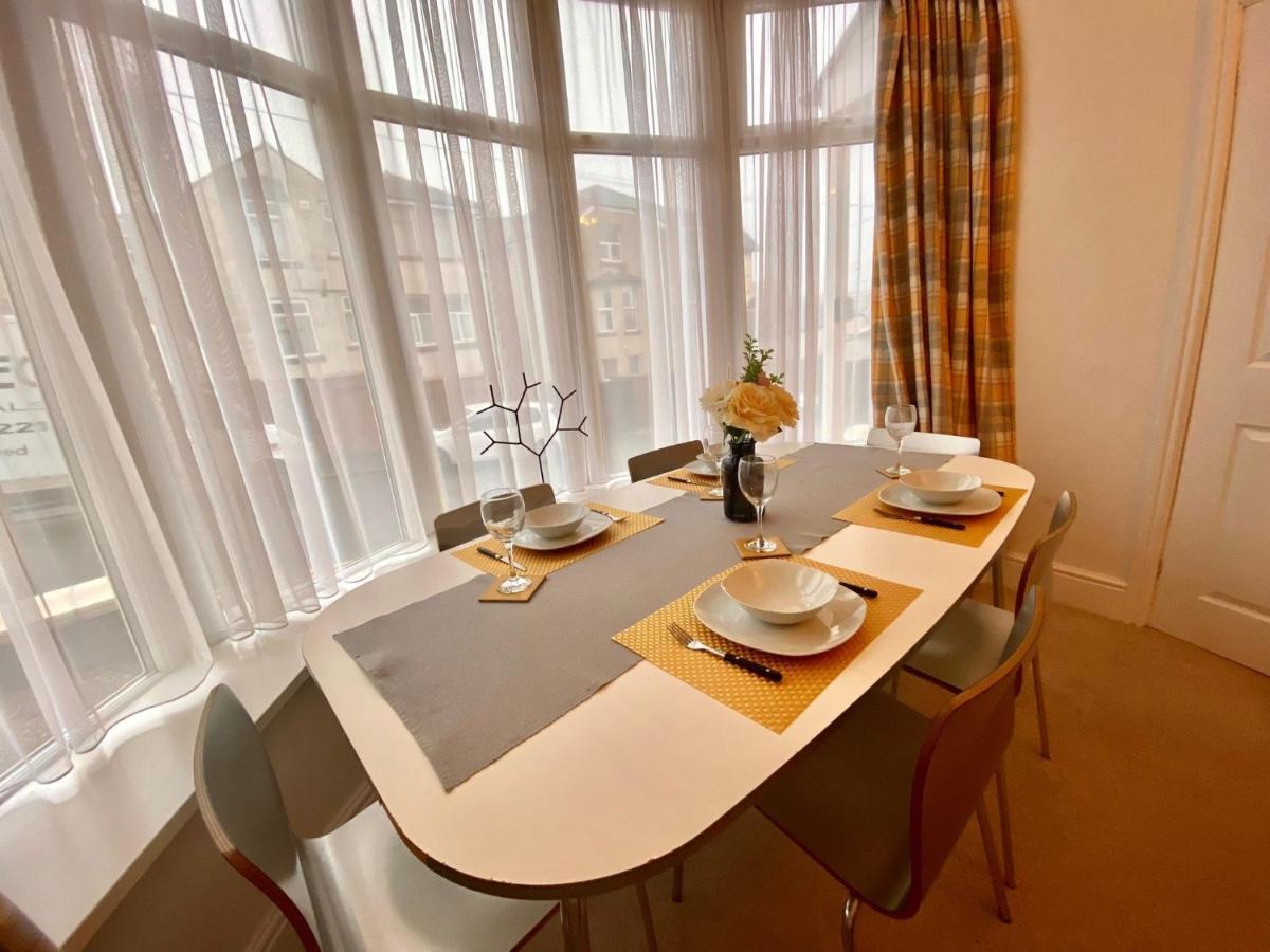 Blackpool Abode - The Buttercup Suite Bagian luar foto