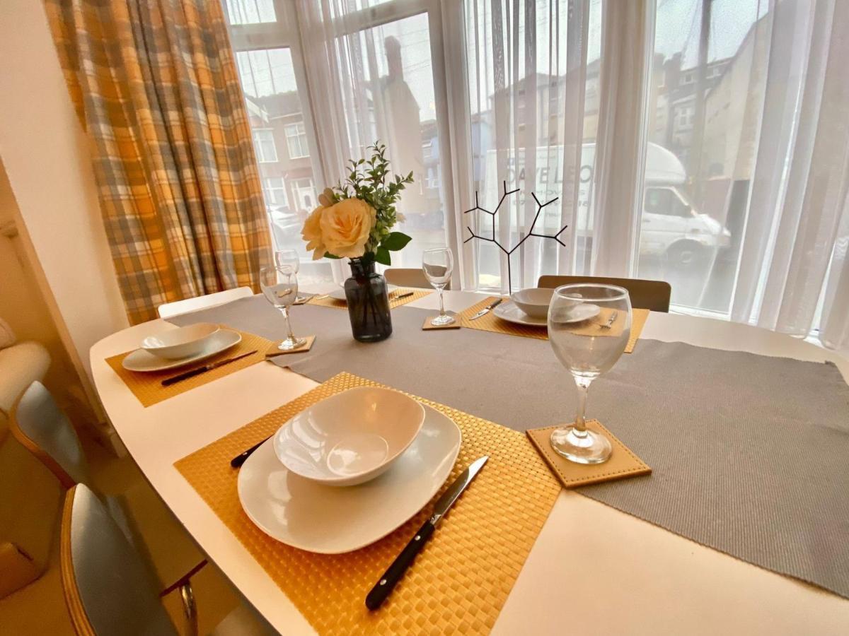 Blackpool Abode - The Buttercup Suite Bagian luar foto